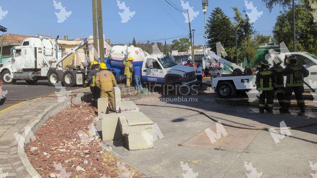 Pipa se quedó sin frenos y chocó junto al arco de la Calzada Zaragoza