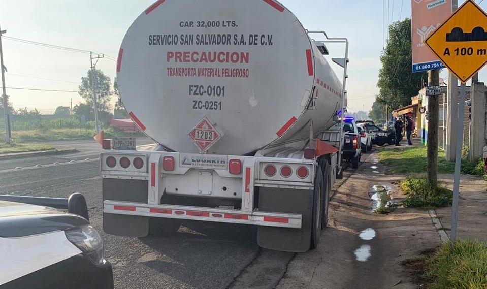 Abandonan tanque con 32 mil litros de gasolina en Huejotzingo