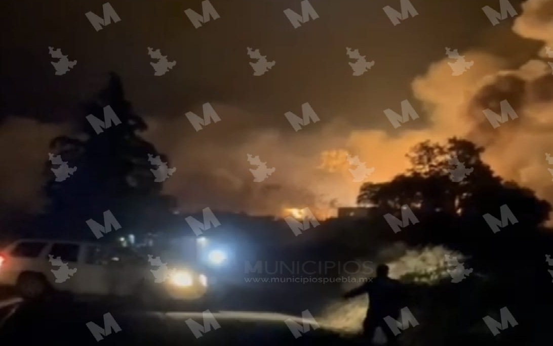 Incendian pipa tras haber sido asegurada en la zona de Tlahuapan