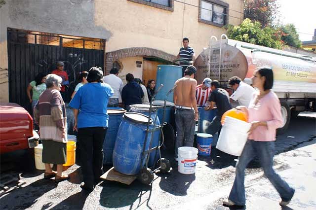 Entregará Barbosa 400 pipas de agua diarias para afrontar crisis por Covid-19