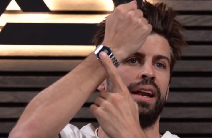 Piqué se burla de Shakira: Este reloj es para toda la vida