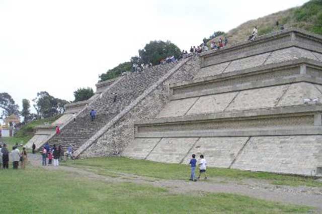 INAH reporta daños por sismo en la Pirámide de Cholula