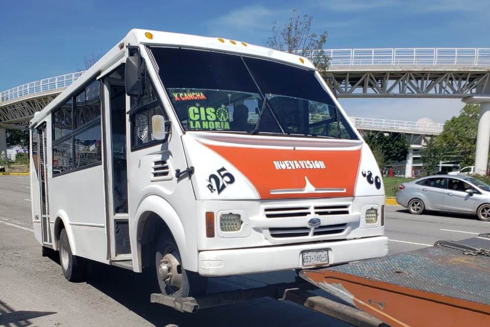 Detienen SMT y SSP a seis unidades pirata del transporte en Puebla capital