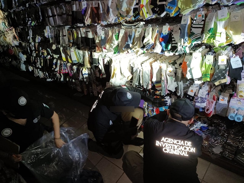 Ejecuta FGR mega operativo por ropa y bolsas piratas en Chiapas