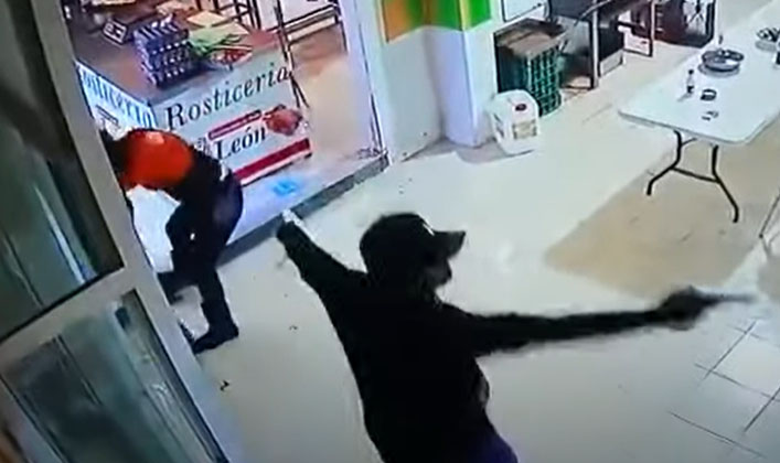 VIDEO Así secuestran hombres armados a empleada de rosticería