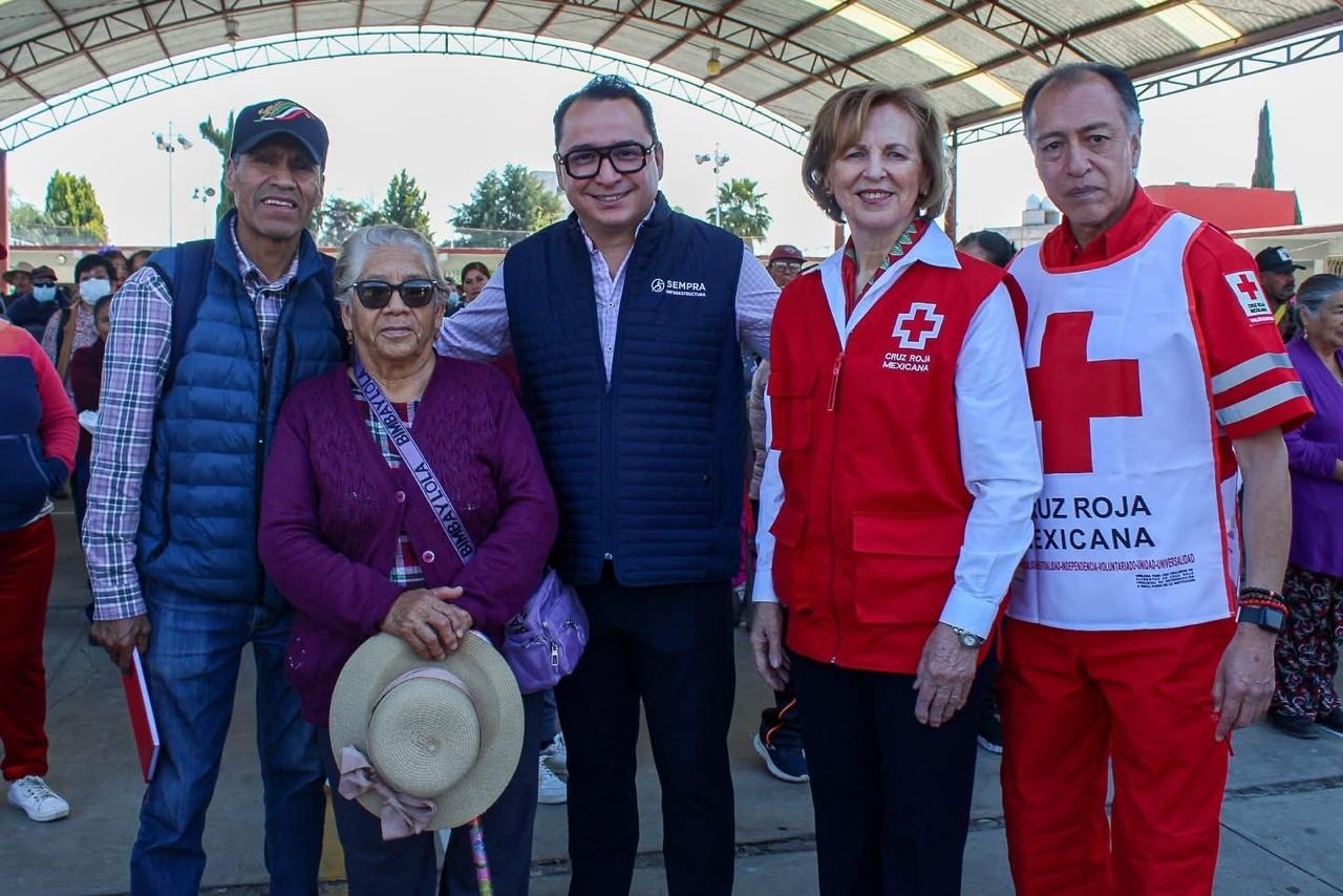 Cruz Roja entregan despensas en Huejotzingo ante temporada invernal