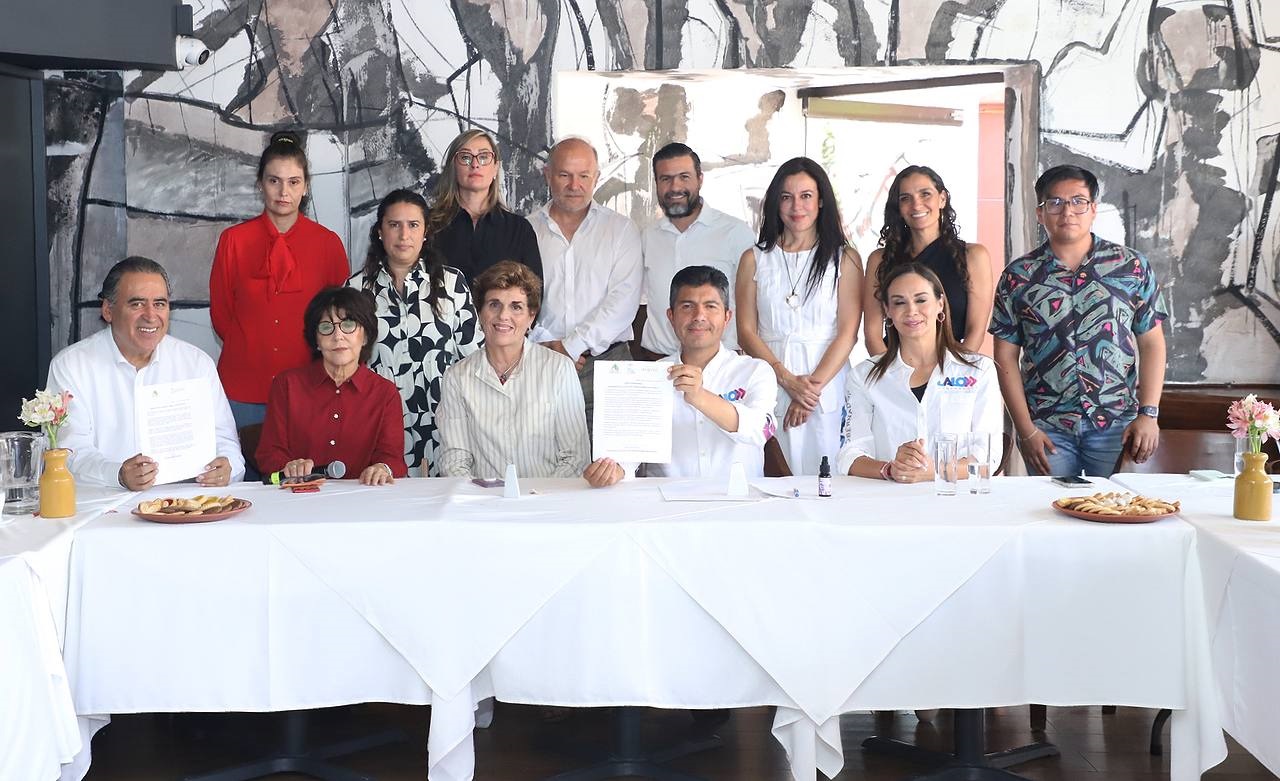 Firma Lalo Rivera compromiso por el río Atoyac