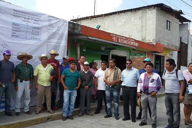 Manifestantes logran suspensión de red de agua en Xiutetelco