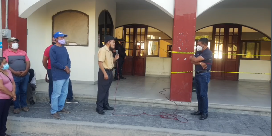 Alistan plantón en Miahualtán para exigir fecha de elección extraordinaria 