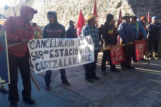 Con plantón frente a CFE Teziutlán, rechazan subestación en Cuetzalan