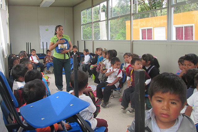 Insuficientes aulas móviles enviadas para estudiantes de Tlaola