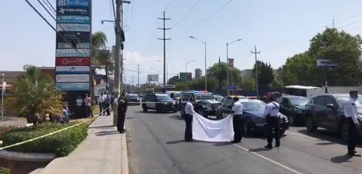 Cafre atropella y mata a mujer frente a Parque Puebla