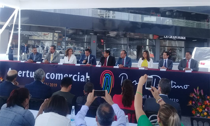 Barbosa garantiza seguridad a empresarios; inaugura Plaza Paseo Destino