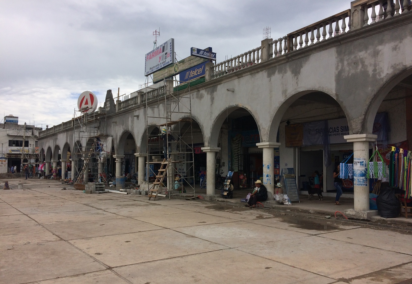 Remodelación de plaza cívica en Acatlán de Osorio lista en septiembre