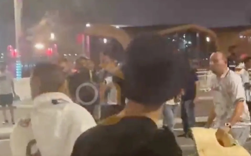 VIDEO Mexicanos y argentinos se lían a golpes en calles de Qatar