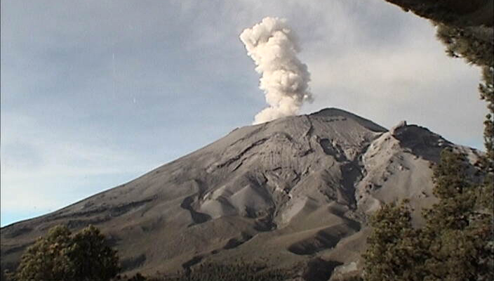 Cenapred registra 8 explosiones del Popocatépetl en 24 horas