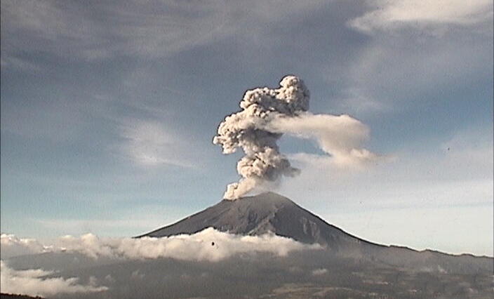 Cenapred registra 26 explosiones del Popocatépetl en 24 horas