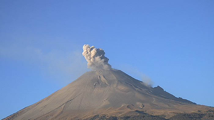 Registra Popocatépetl 142 exhalaciones y un sismo