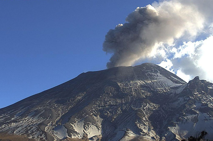 Emite Popocatépetl 85 exhalaciones en 24 horas