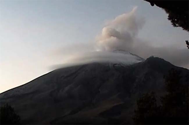 Registran 8 explosiones en el Popocatépetl