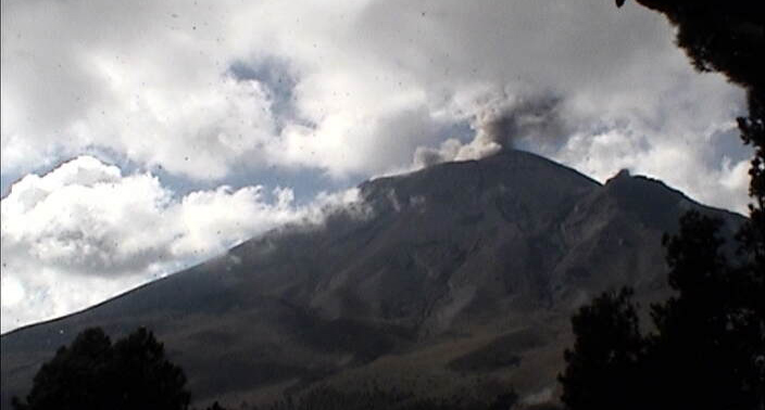 Popocatépetl registra 20 explosiones en 24 horas