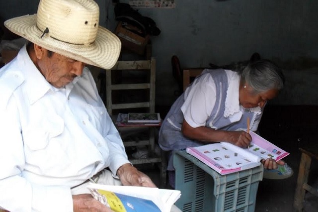 Pobladores de otros municipios aumentan índice de analfabetismo en Tehuacán