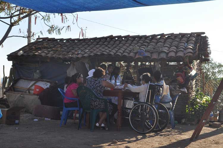 Emprende Iglesia colecta de víveres para la Mixteca