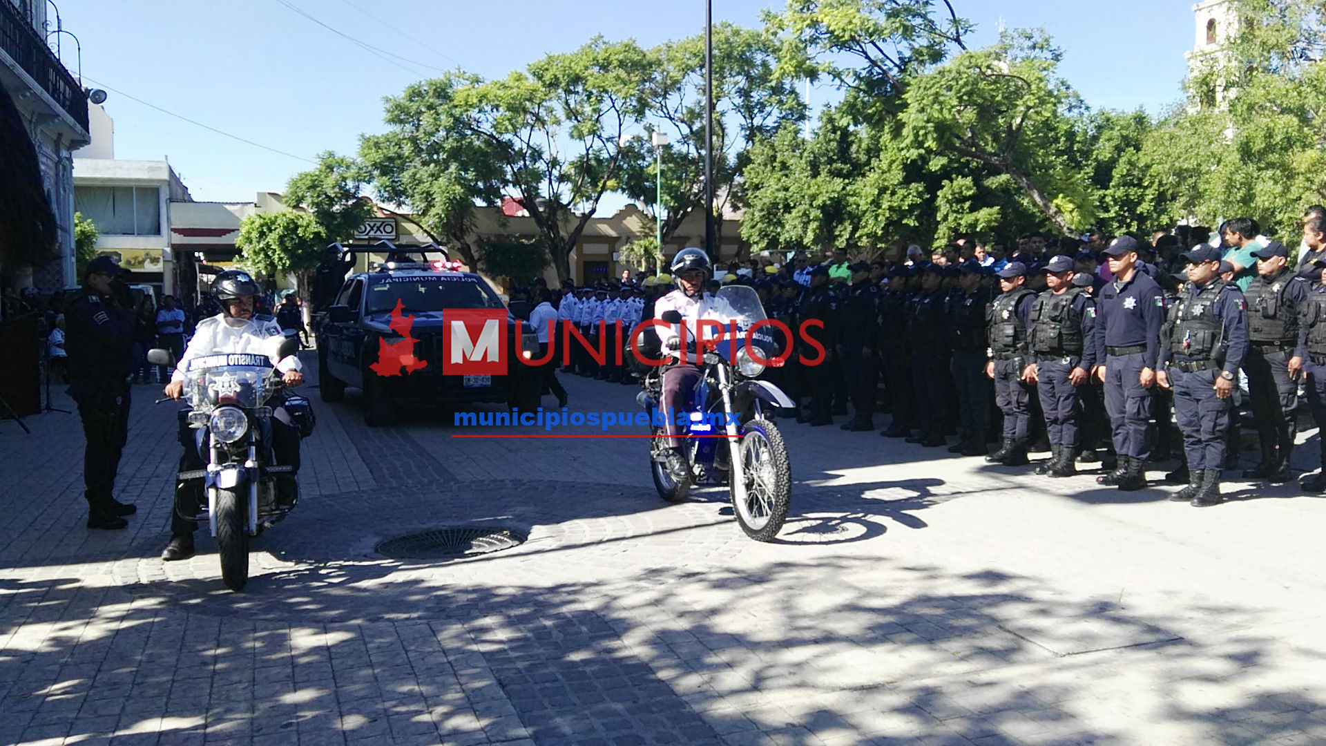 VIDEO: Rinden homenaje póstumo a policía caído en Tehuacán