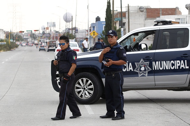 Tras riña agreden a policías de Tlalancaleca