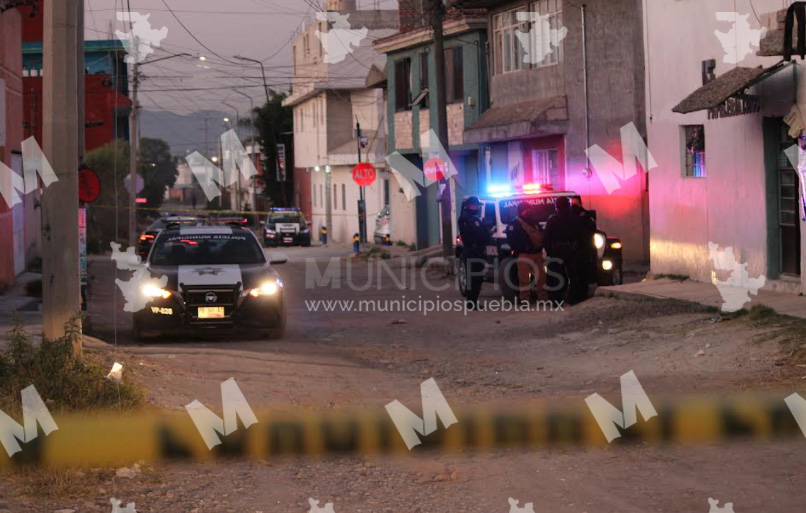 VIDEO Asesinan a joven de un disparo en la cabeza frente a su casa en Puebla capital