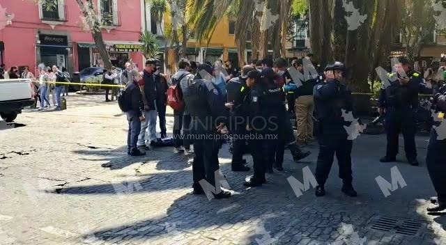 Ambulantes golpearon a elemento de Vía Pública