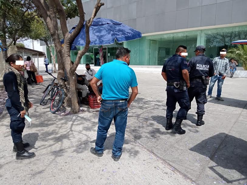 Detienen a 3 policías y juez calificador de Zoquitlán tras suicidio de adolescente