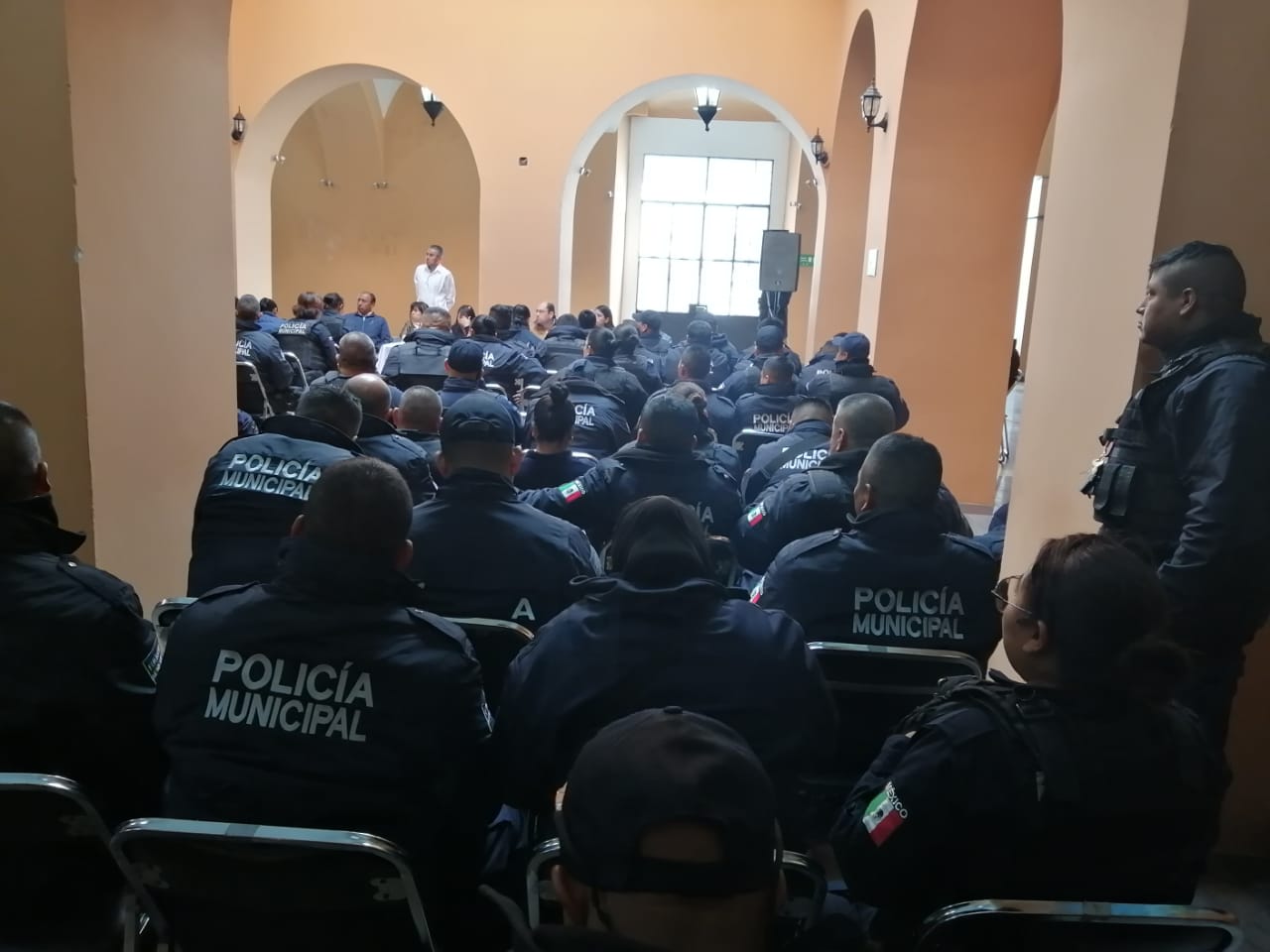 Niega regidor sobrecosto de uniformes para policías de Tehuacán