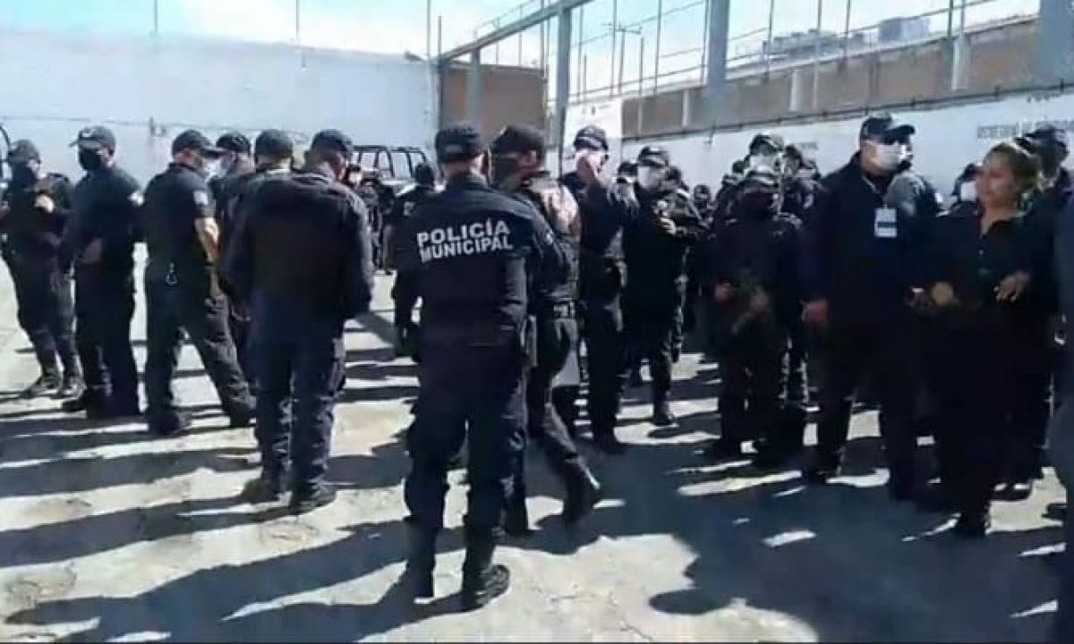 Policías de Tehuacán se inconforman por falta de pago de su quincena