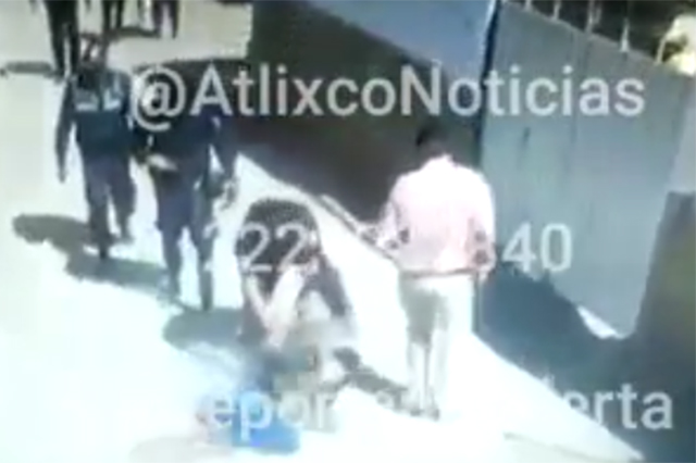 Suspenden a policías de Atlixco evidenciados en video por abuso de autoridad