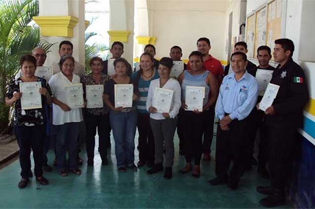 Brindan curso de informática a policías municipales de San Pablo Anicano