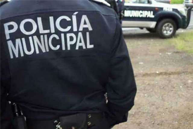 En Nuevo León policía cerrar empresas ante coronavirus