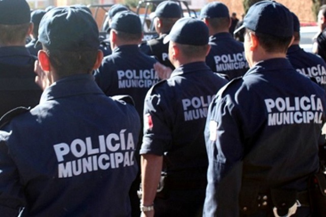 Vinculan a proceso a 24 policías de Acatlán