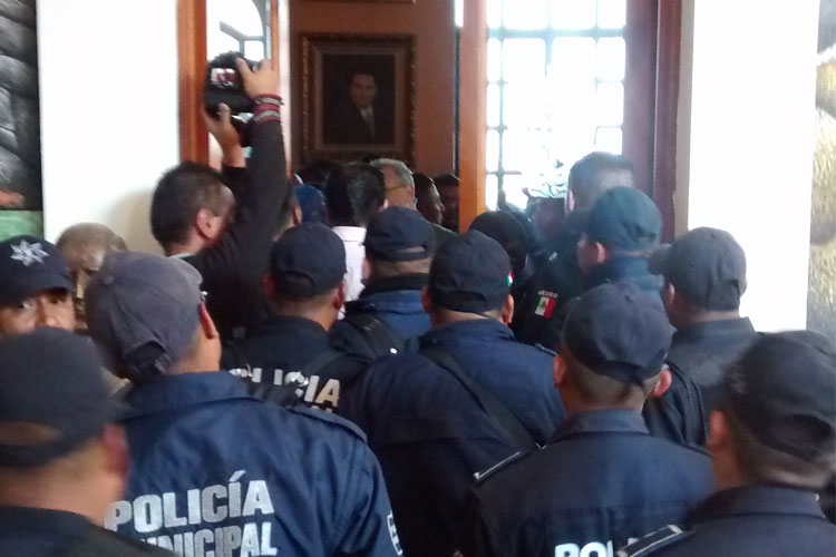 Liberan a policías de Tehuacán que hirieron a sus agresores