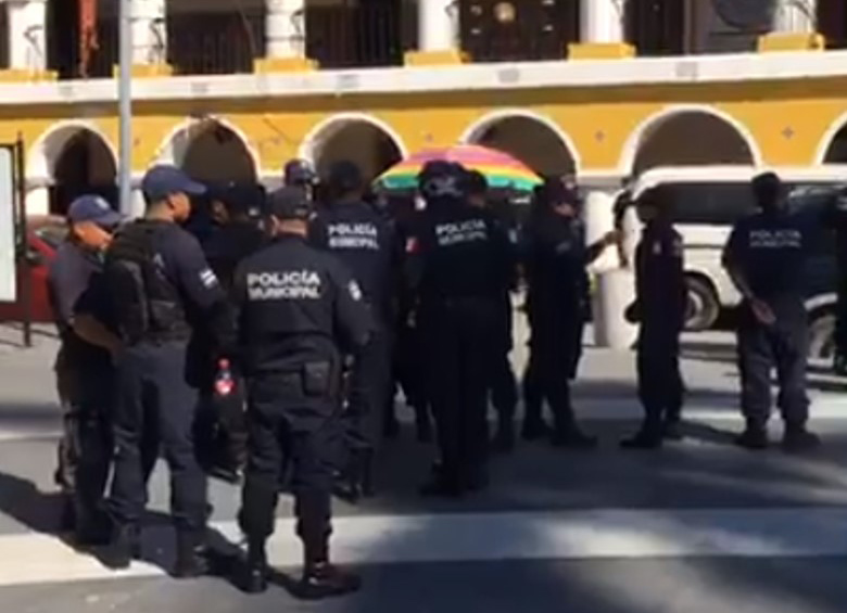 Policías realizan paro momentáneo en Izúcar