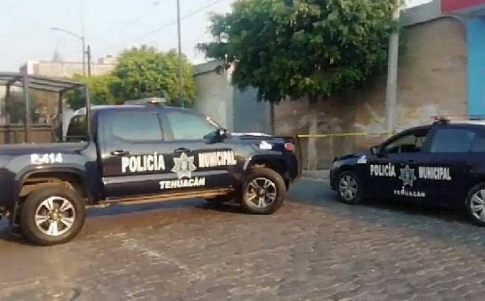 Hallan cadáver en plena vía pública en Tehuacán