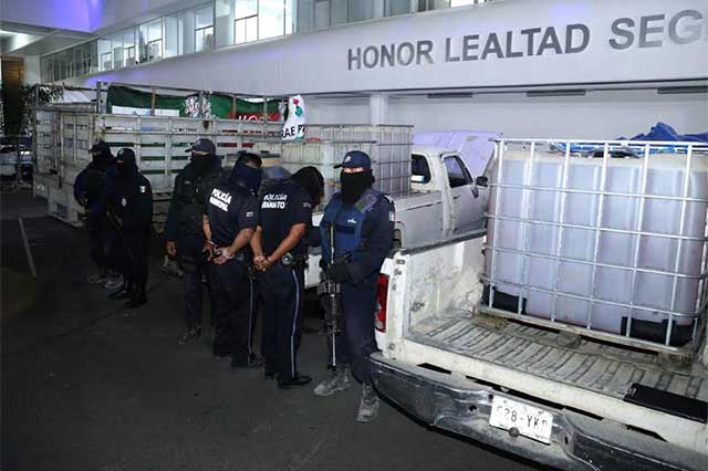 Detienen a dos policías de Puebla que escoltaban convoy de huachicoleros