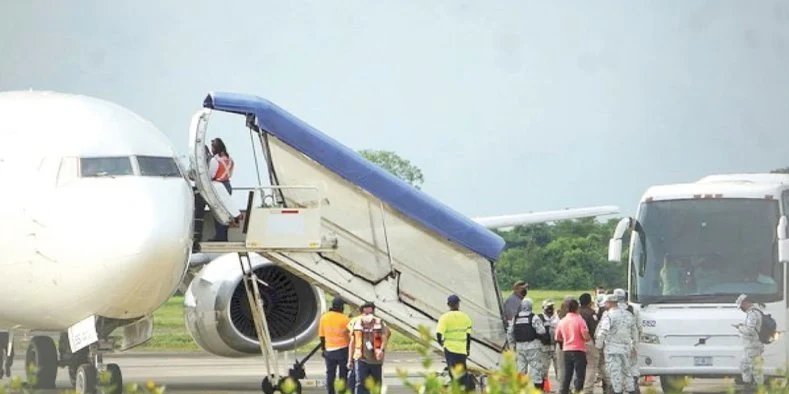 Regresan a México a familias migrantes