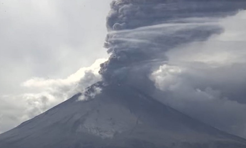 Multiplica el Popocatépetl sus emisiones de ceniza este miércoles