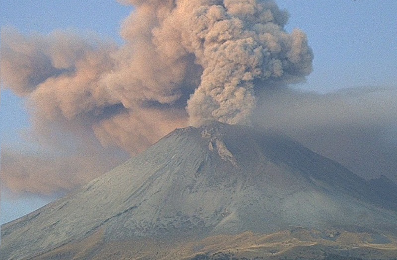 VIDEO Impresionante la actividad del volcán Popocatépetl este sábado
