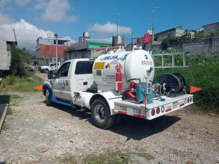 Por intentar rellenar tanque desde pipa se produce fuga en Huauchinango