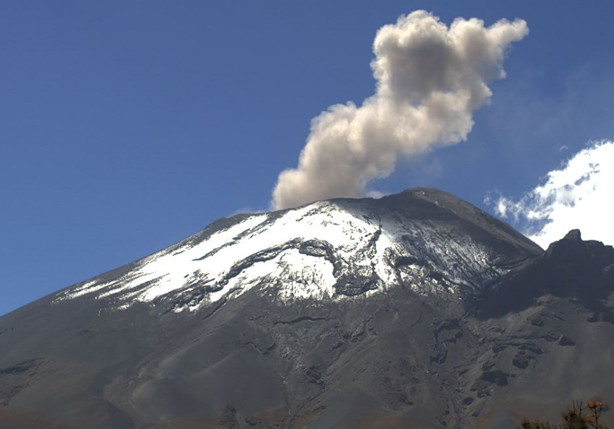 Popocatépetl registra 104 exhalaciones y 426 minutos de tremor