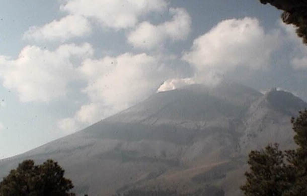 Popocatépetl registra 108 exhalaciones y 631 minutos de tremor