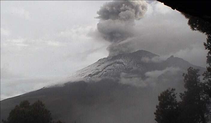 Registran 3 explosiones y 163 exhalaciones del Popocatépetl