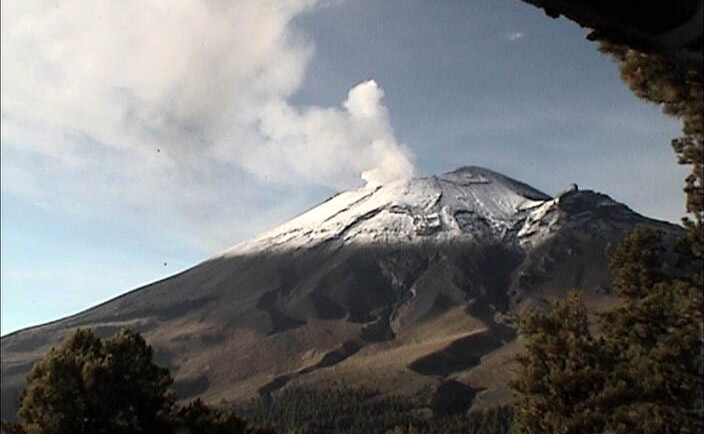 Cenapred registra 103 exhalaciones y 576 minutos de tremor en el Popocatépetl